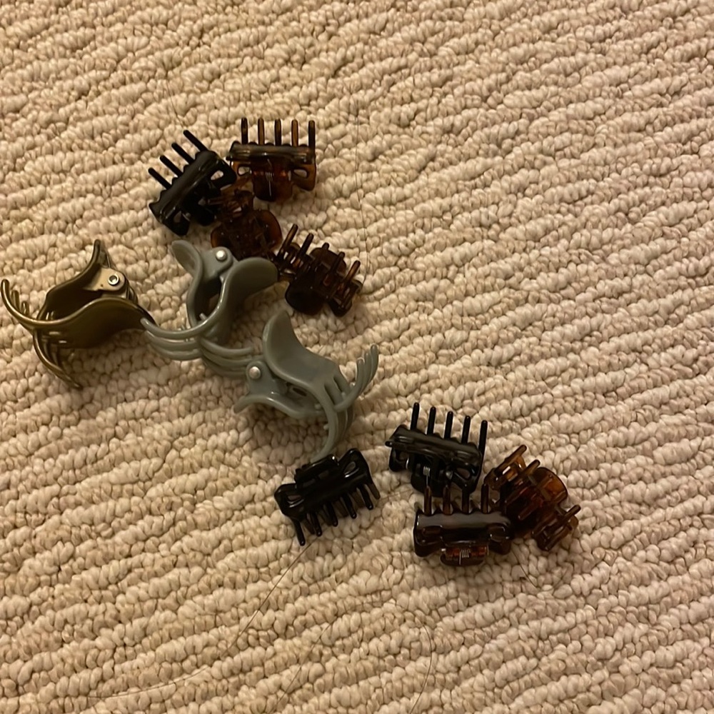 Assorted various size hair clips